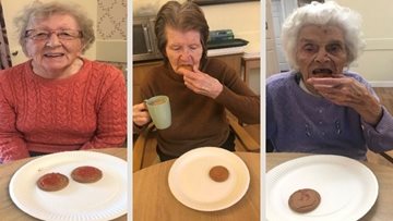 Pontefract Residents decorate biscuits